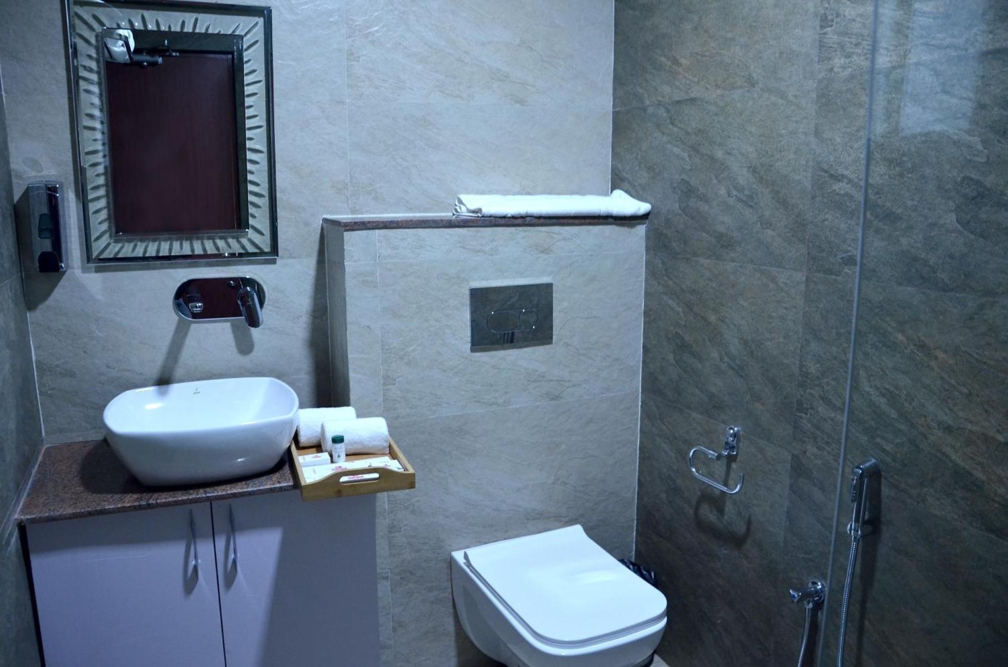 Fabhotel Roselle Inn Lucknow Ngoại thất bức ảnh