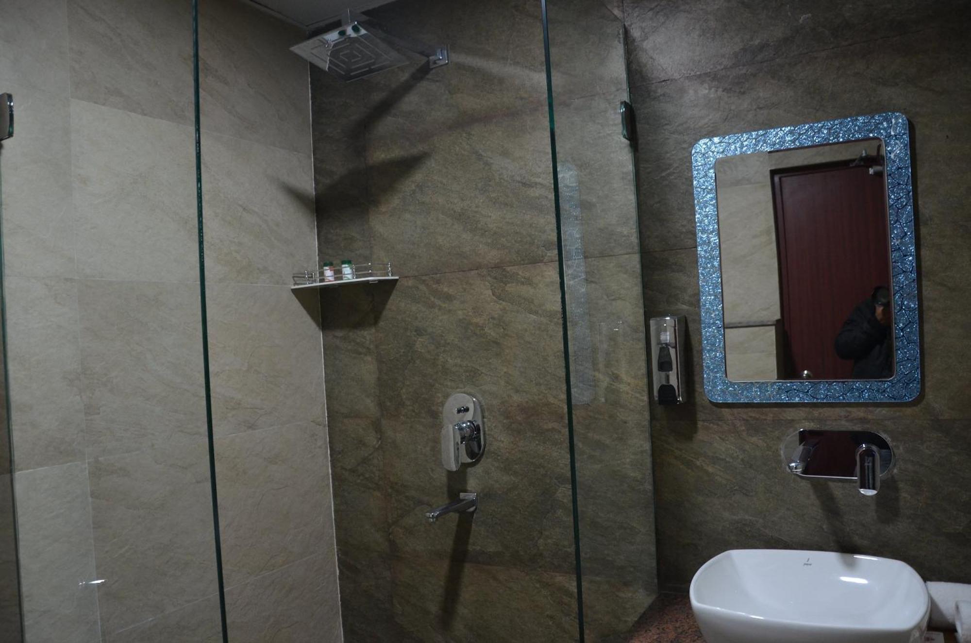 Fabhotel Roselle Inn Lucknow Ngoại thất bức ảnh